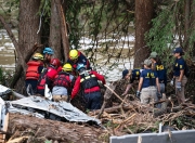 美国得克萨斯州洪灾已造成至少104人死亡，仍有24人失踪